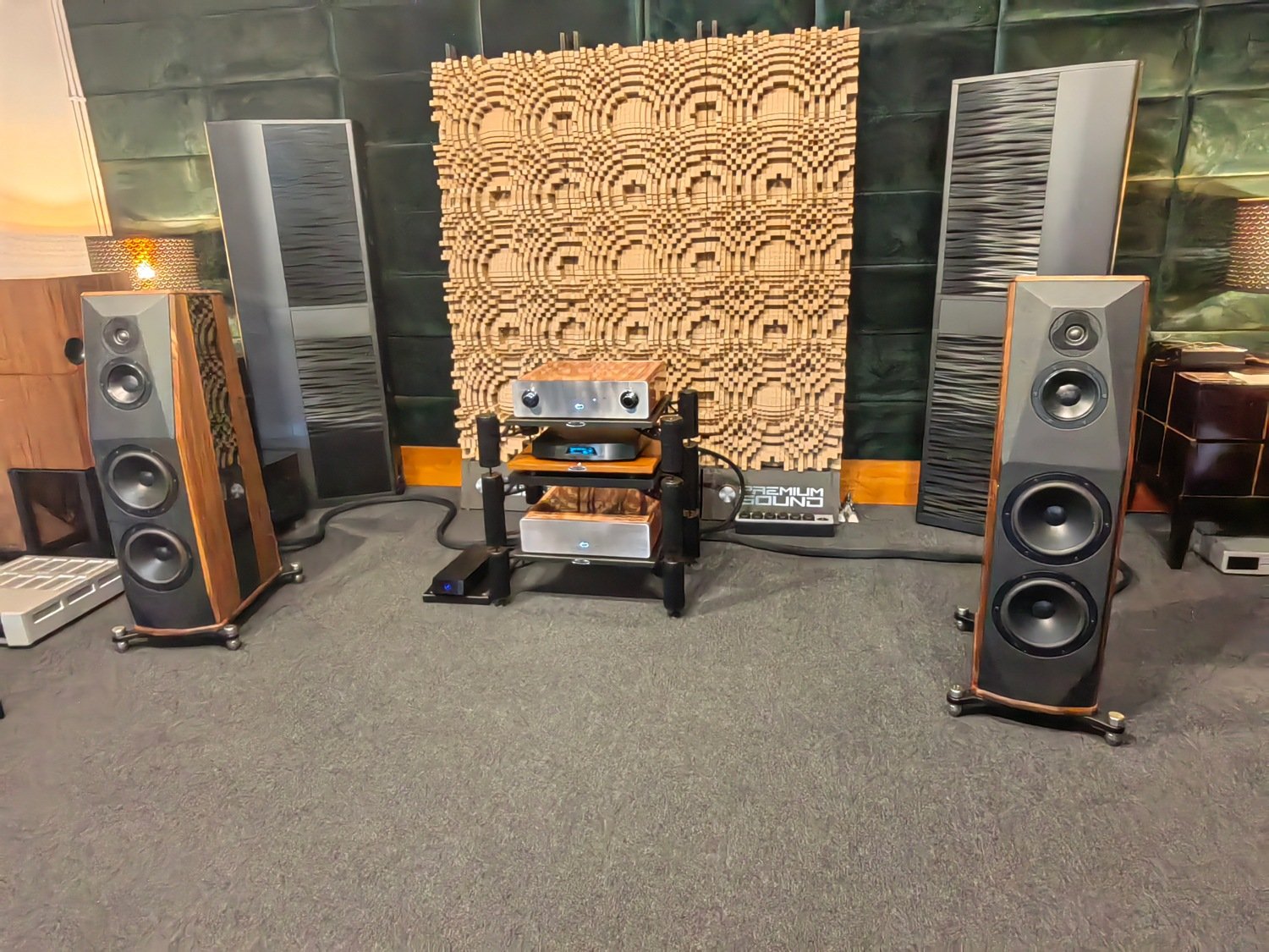 Product: Presentation of Extraudio's products at the PremiumSound high-end audio store in Sopot, Poland - Extraudio