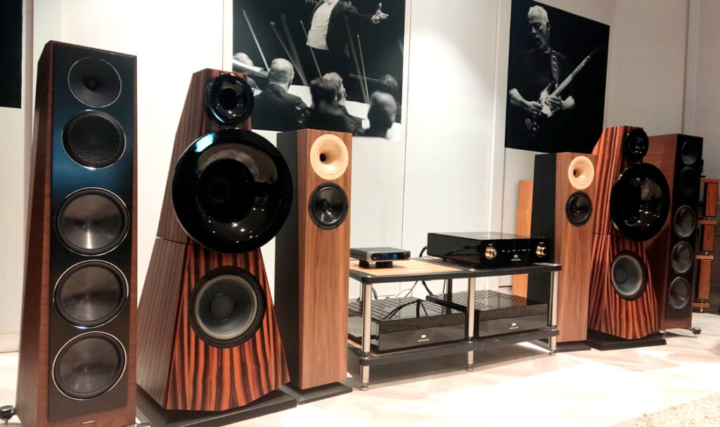 Cessaro-loudspeakers-magico-and-extraudio